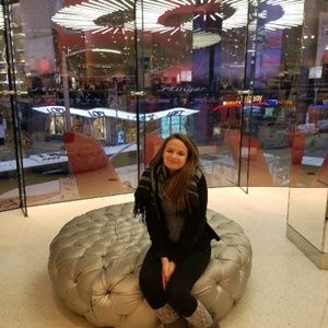 Meet your Posher, Ella